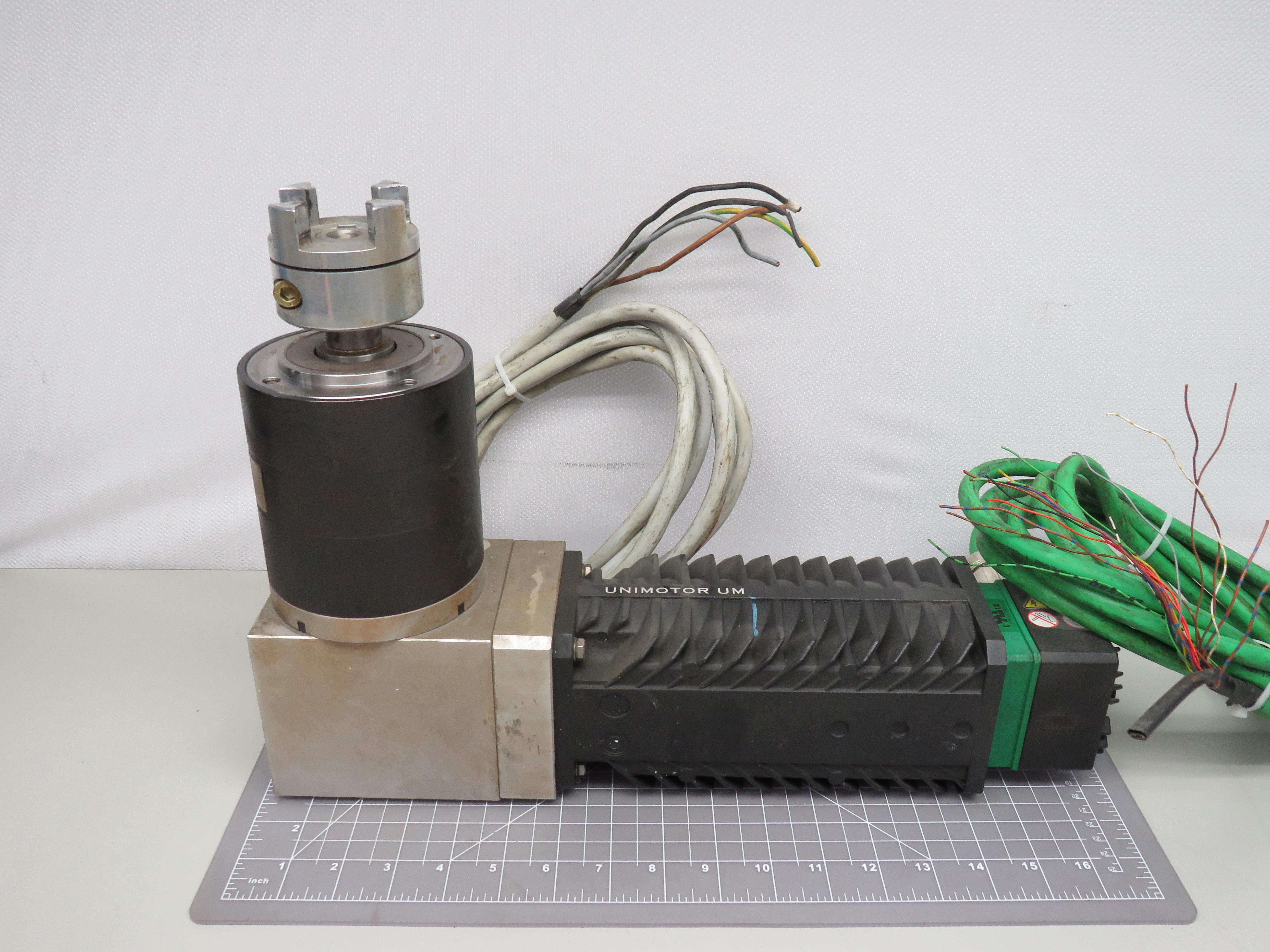 Control Techniques 95UMC300CACAA 837215 Brushless AC Servo Motor